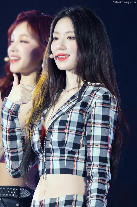 Shuhua (Yeh Shuhua) (G)-IDLE) [i-dle] photo 10 of 115