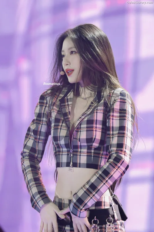 Shuhua (Yeh Shuhua) (G)-IDLE) [i-dle] photo 13 of 115
