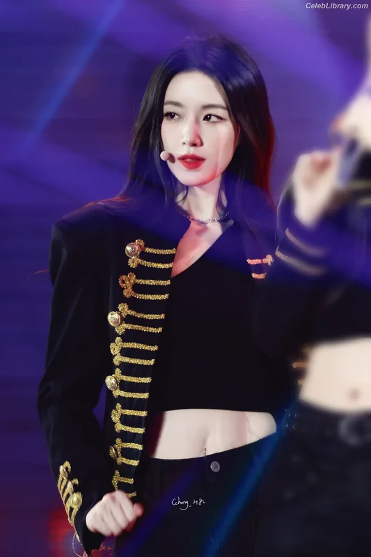 Shuhua (Yeh Shuhua) (G)-IDLE) [i-dle] photo 15 of 115