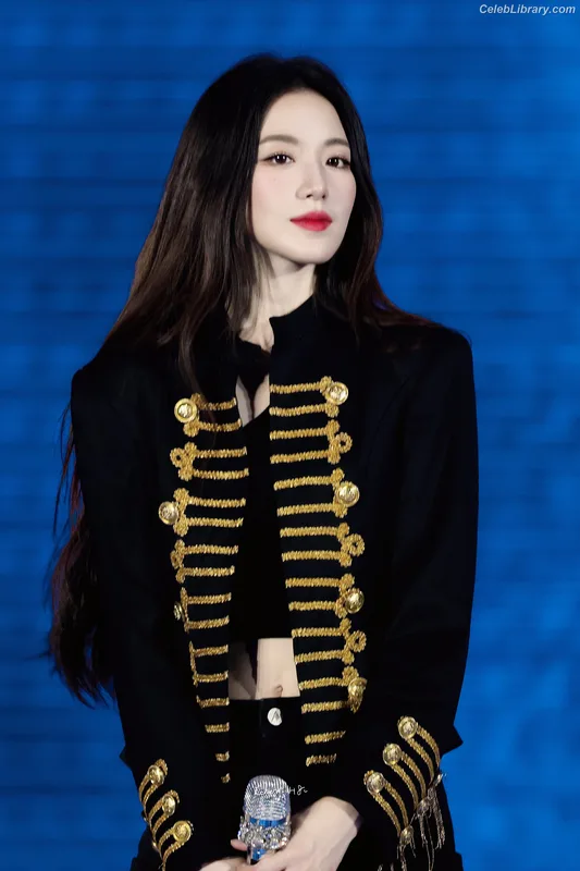 Shuhua (Yeh Shuhua) (G)-IDLE) [i-dle] photo 16 of 115