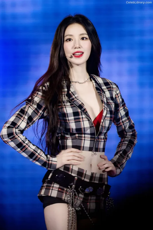 Shuhua (Yeh Shuhua) (G)-IDLE) [i-dle] photo 19 of 115