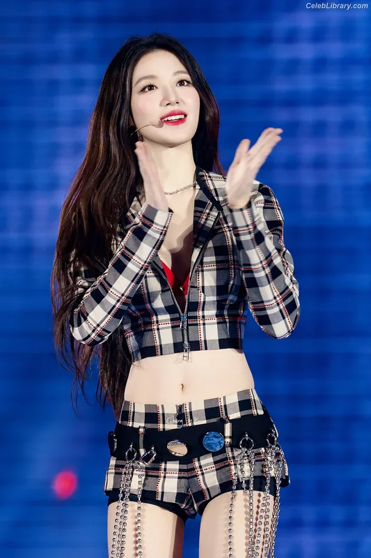 Shuhua (Yeh Shuhua) (G)-IDLE) [i-dle] photo 20 of 115