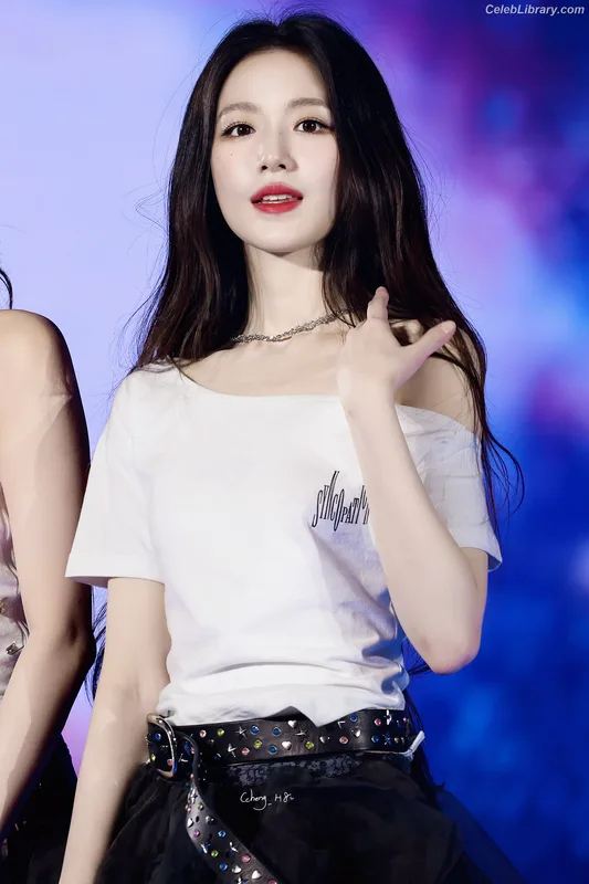 Shuhua (Yeh Shuhua) (G)-IDLE) [i-dle] photo 22 of 115