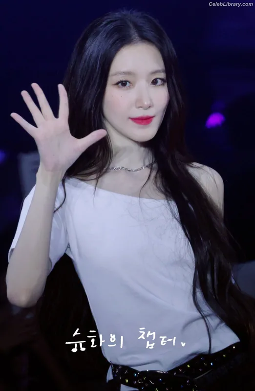 Shuhua (Yeh Shuhua) (G)-IDLE) [i-dle] photo 2 of 115