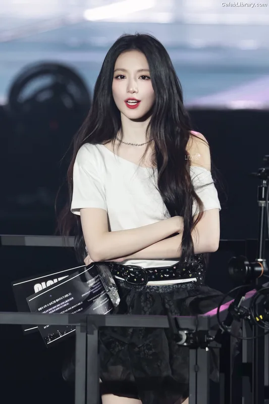 Shuhua (Yeh Shuhua) (G)-IDLE) [i-dle] photo 4 of 115