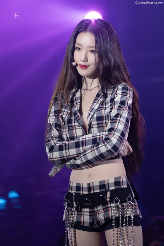 Shuhua (Yeh Shuhua) (G)-IDLE) [i-dle] photo 10 of 115