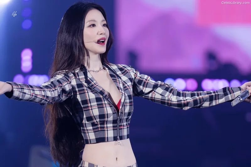 Shuhua (Yeh Shuhua) (G)-IDLE) [i-dle] photo 11 of 115