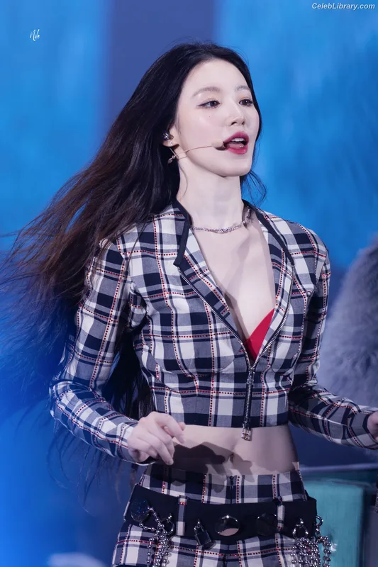 Shuhua (Yeh Shuhua) (G)-IDLE) [i-dle] photo 15 of 115