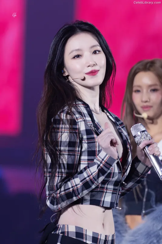 Shuhua (Yeh Shuhua) (G)-IDLE) [i-dle] photo 16 of 115