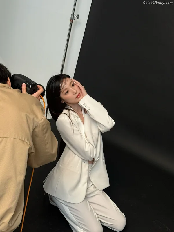 Shuhua (Yeh Shuhua) (G)-IDLE) [i-dle] photo 21 of 115