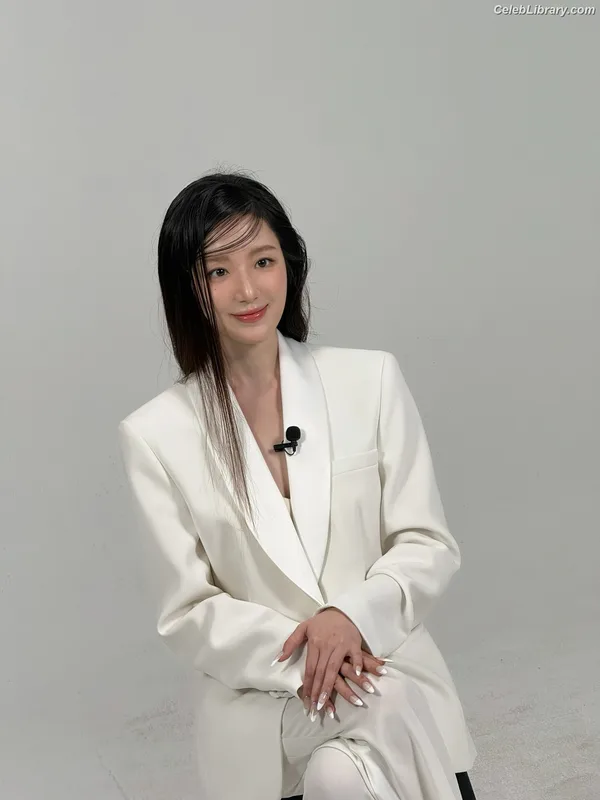 Shuhua (Yeh Shuhua) (G)-IDLE) [i-dle] photo 23 of 115