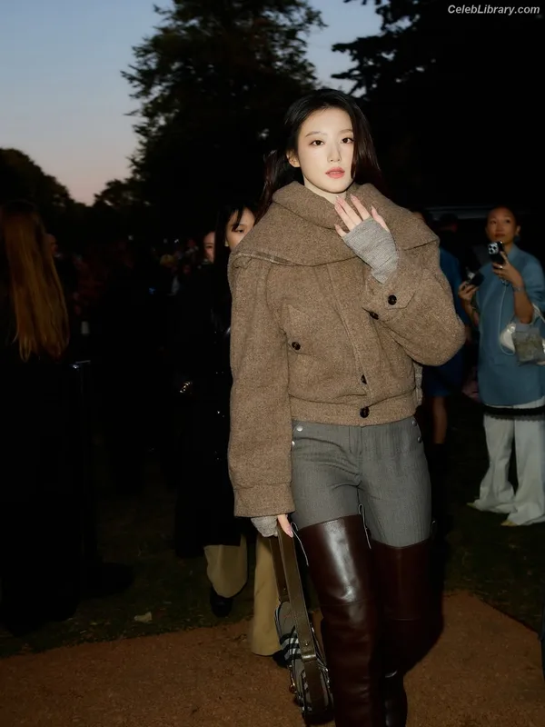 Shuhua (Yeh Shuhua) (G)-IDLE) [i-dle] photo 14 of 115