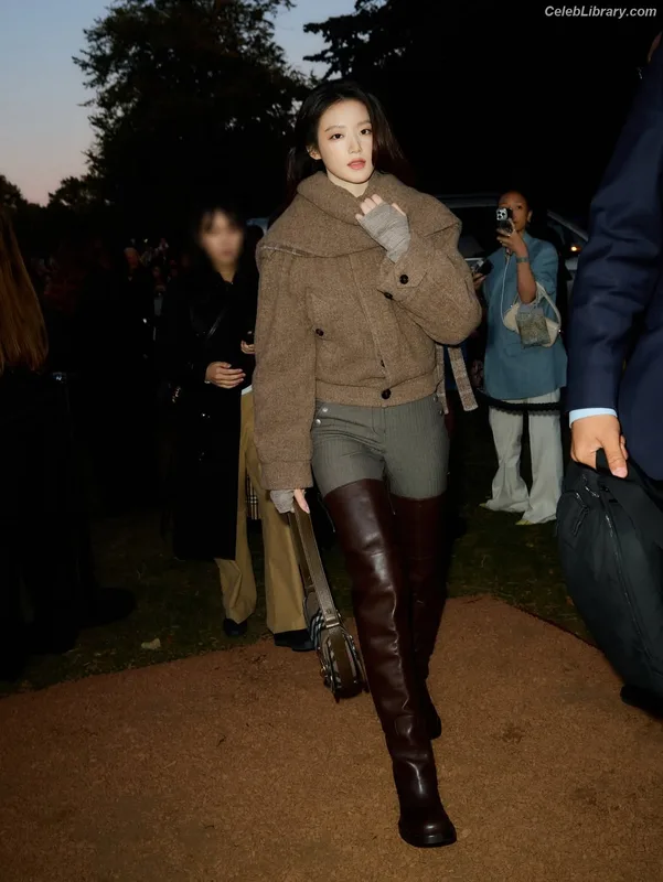 Shuhua (Yeh Shuhua) (G)-IDLE) [i-dle] photo 15 of 115