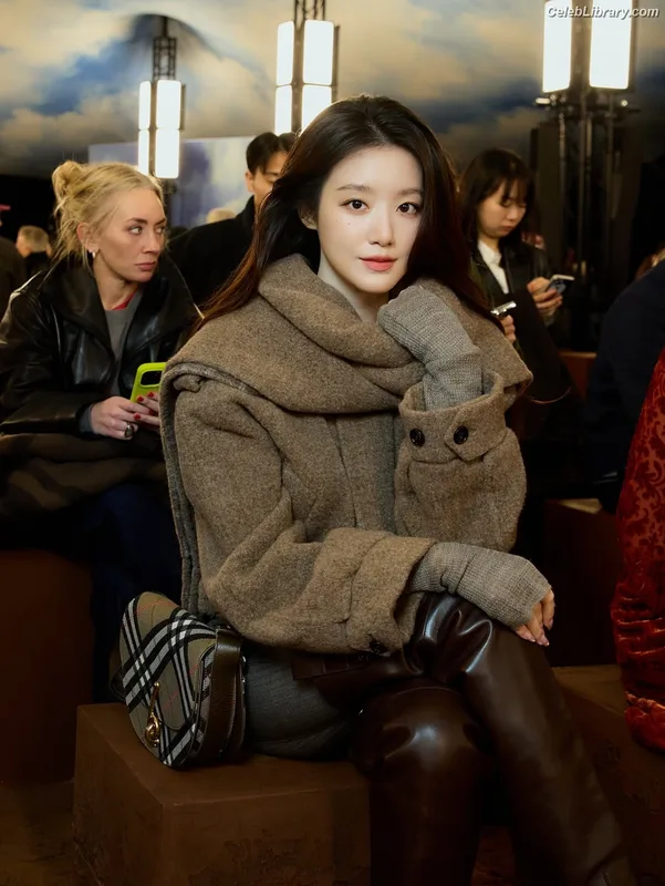 Shuhua (Yeh Shuhua) (G)-IDLE) [i-dle] photo 16 of 115