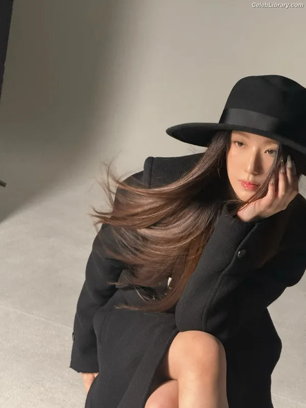 Shuhua (Yeh Shuhua) (G)-IDLE) [i-dle] photo 1 of 115