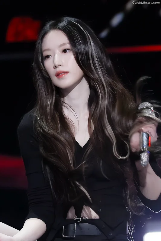 Shuhua (Yeh Shuhua) (G)-IDLE) [i-dle] photo 3 of 115