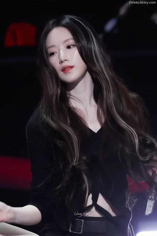 Shuhua (Yeh Shuhua) (G)-IDLE) [i-dle] photo 4 of 115