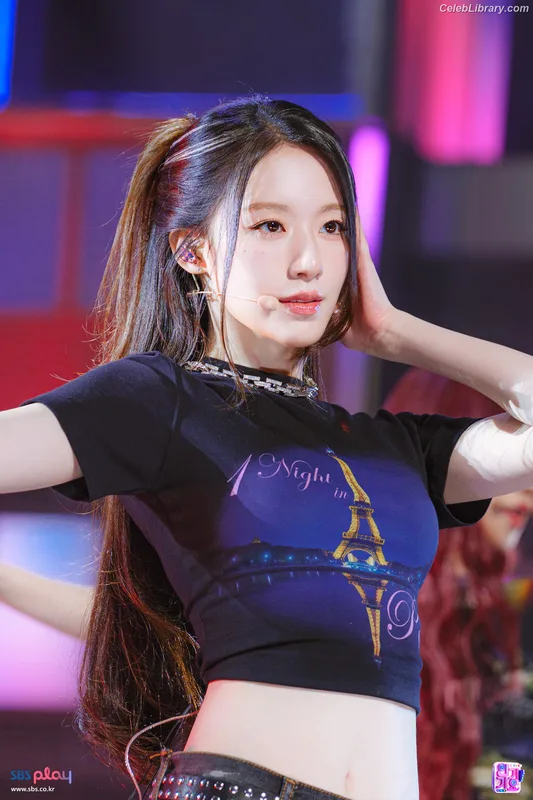 Shuhua (Yeh Shuhua) (G)-IDLE) [i-dle] photo 19 of 115
