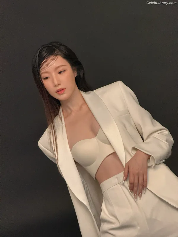 Shuhua (Yeh Shuhua) (G)-IDLE) [i-dle] photo 22 of 115