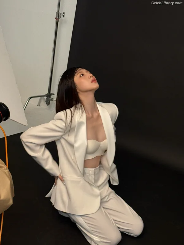 Shuhua (Yeh Shuhua) (G)-IDLE) [i-dle] photo 23 of 115