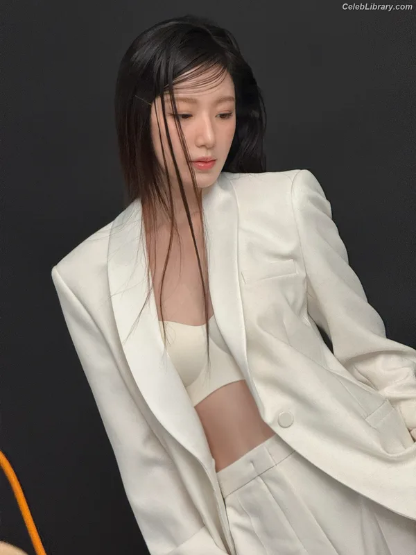 Shuhua (Yeh Shuhua) (G)-IDLE) [i-dle] photo 24 of 115