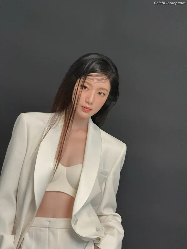 Shuhua (Yeh Shuhua) (G)-IDLE) [i-dle] photo 1 of 115