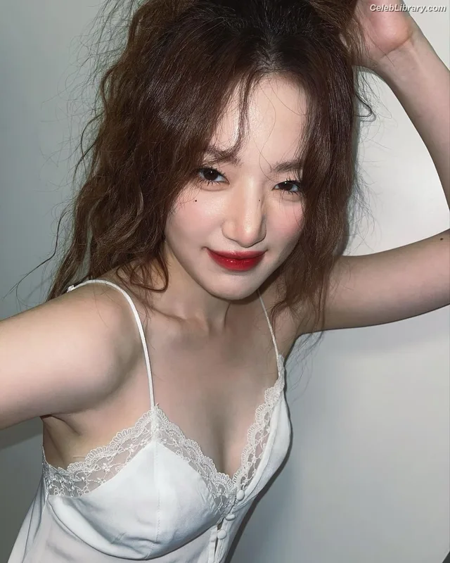 Shuhua (Yeh Shuhua) (G)-IDLE) [i-dle] photo 2 of 115