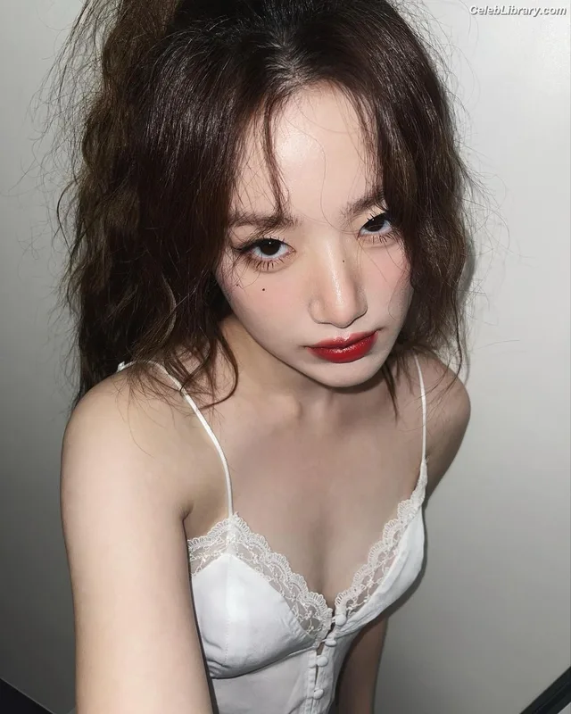 Shuhua (Yeh Shuhua) (G)-IDLE) [i-dle] photo 6 of 115