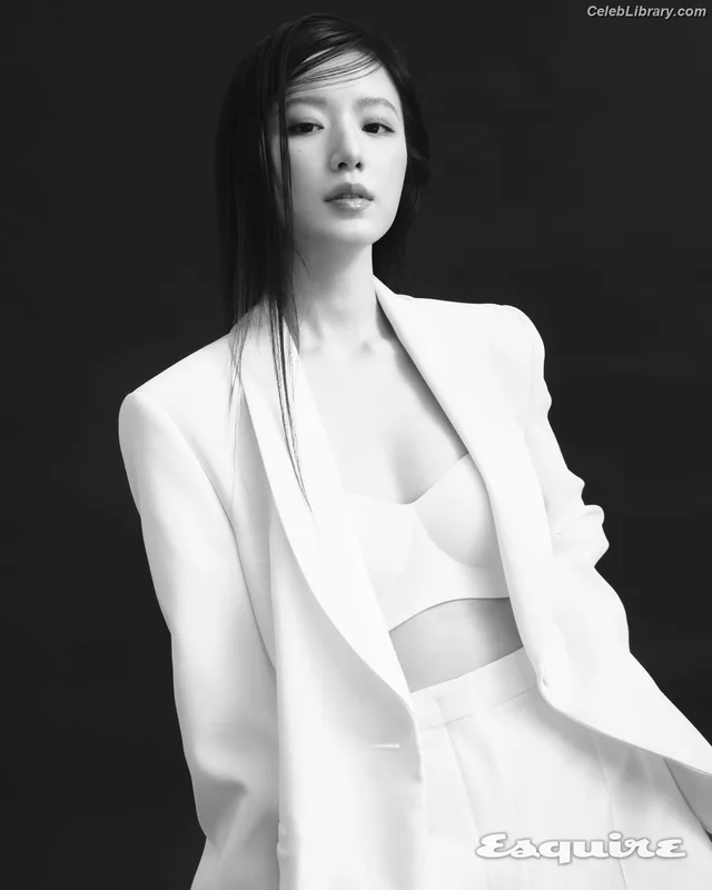 Shuhua (Yeh Shuhua) (G)-IDLE) [i-dle] photo 8 of 115