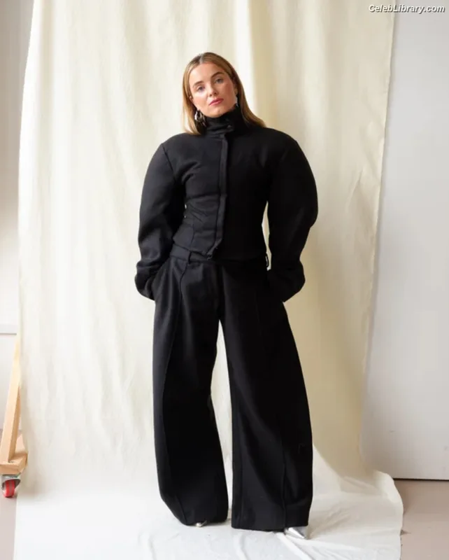 Sian Welby photo 18 of 116