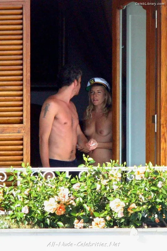 Sienna Miller photo 17 of 89
