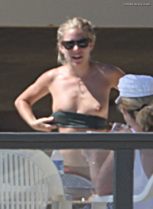 Sienna Miller photo 22 of 89