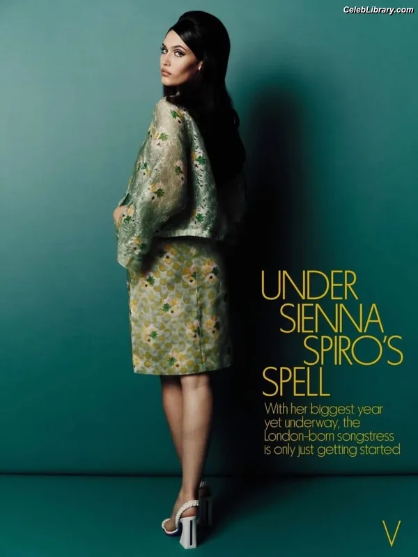 Sienna Spiro photo 15 of 113