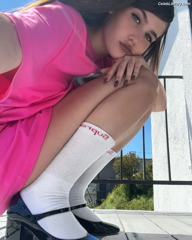 Sienna Spiro photo 15 of 113