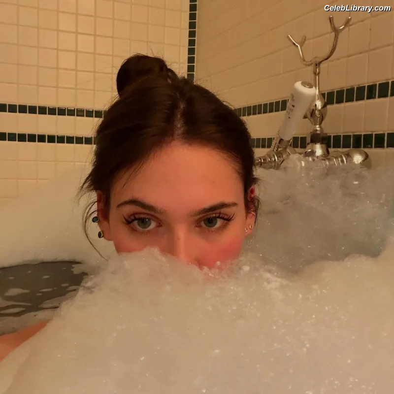 Sienna Spiro photo 3 of 113