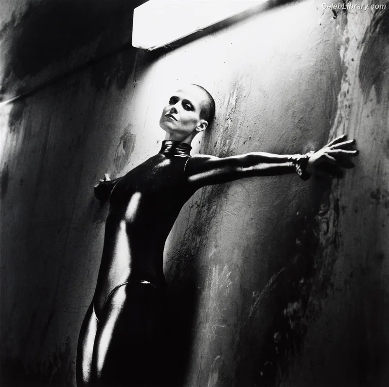 Sigourney Weaver photo 15 of 68
