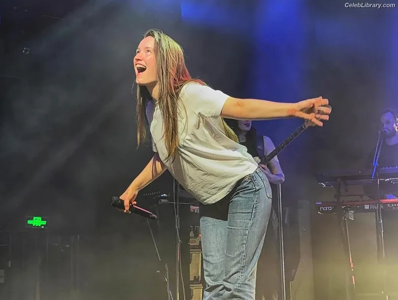 Sigrid Solbakk Raabe photo 1 of 599