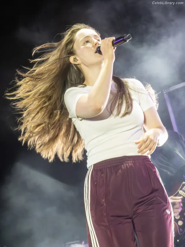 Sigrid Solbakk Raabe photo 9 of 599