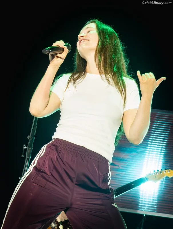 Sigrid Solbakk Raabe photo 13 of 599