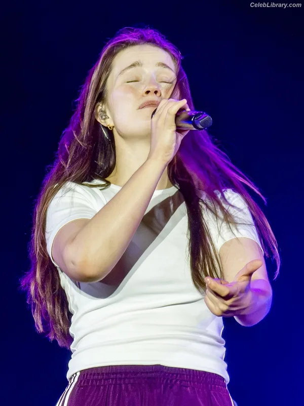 Sigrid Solbakk Raabe photo 17 of 599