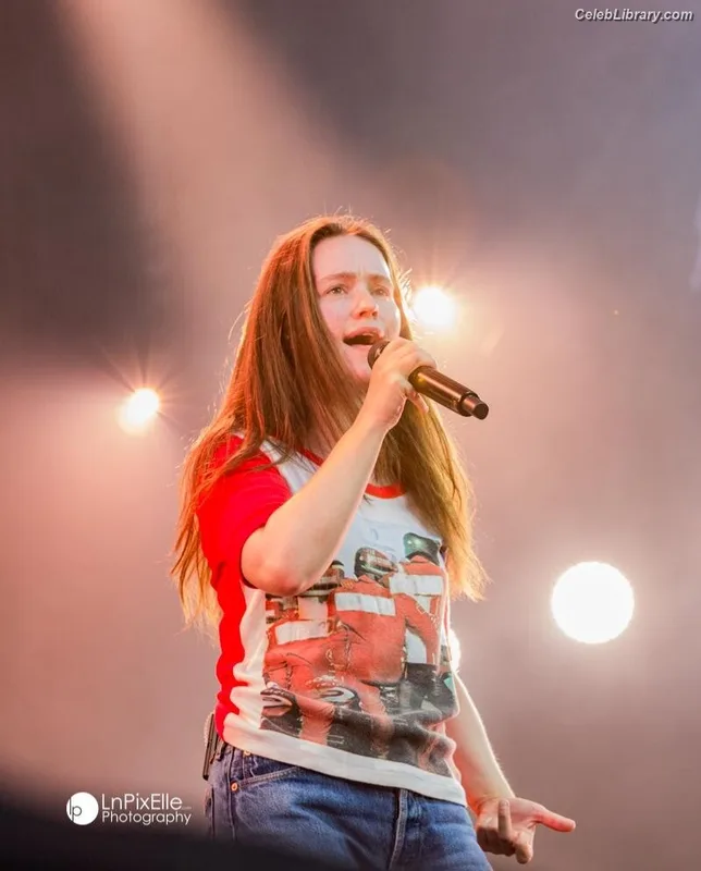 Sigrid Solbakk Raabe photo 23 of 599