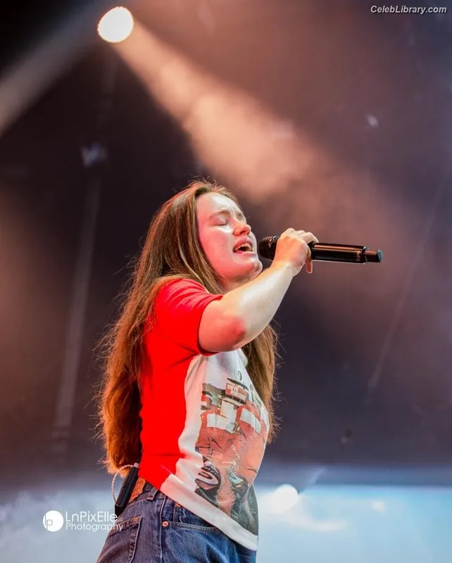 Sigrid Solbakk Raabe photo 7 of 599