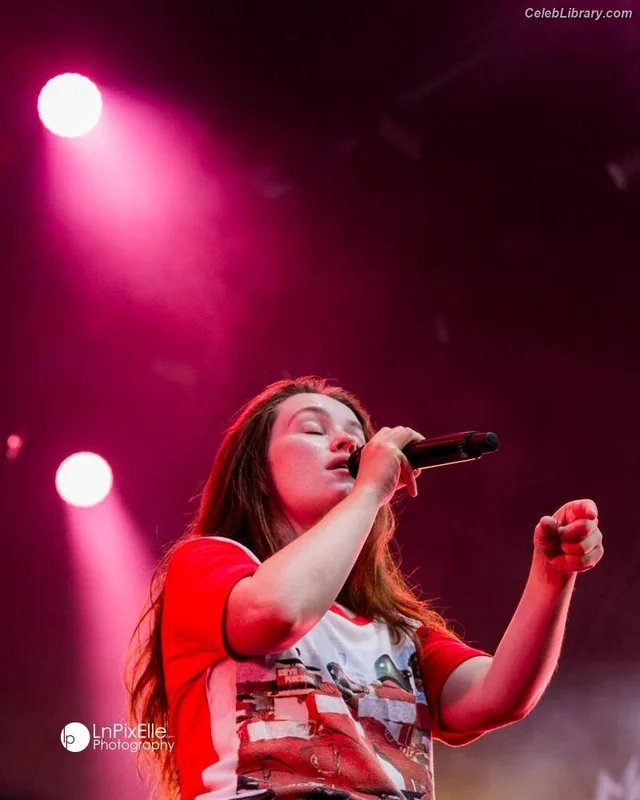 Sigrid Solbakk Raabe photo 11 of 599