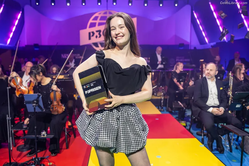 Sigrid Solbakk Raabe photo 1 of 599