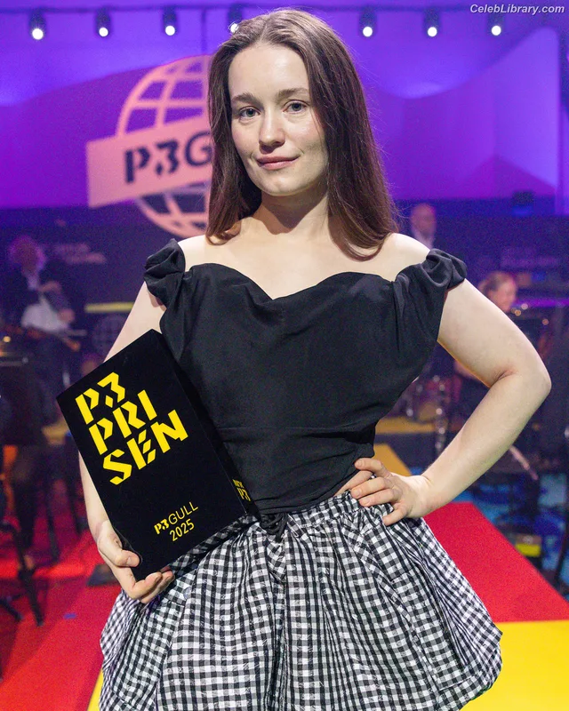 Sigrid Solbakk Raabe photo 9 of 599