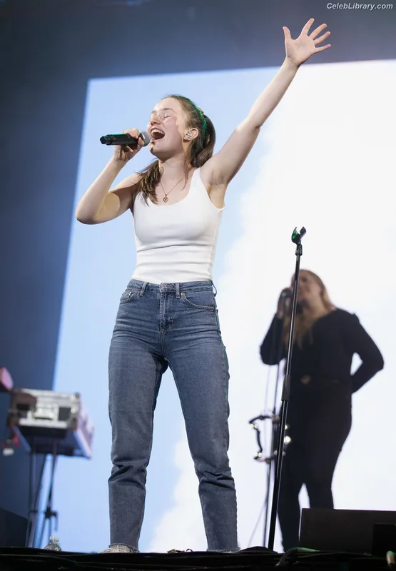 Sigrid Solbakk Raabe photo 1 of 599