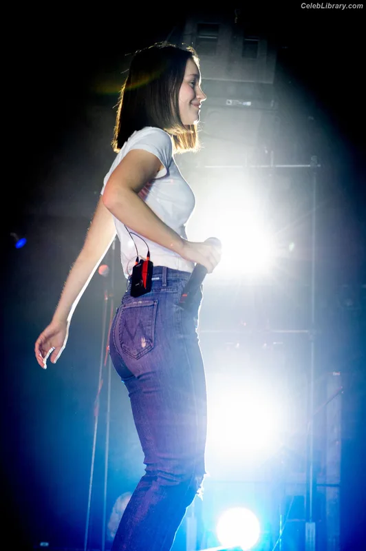 Sigrid Solbakk Raabe photo 5 of 599