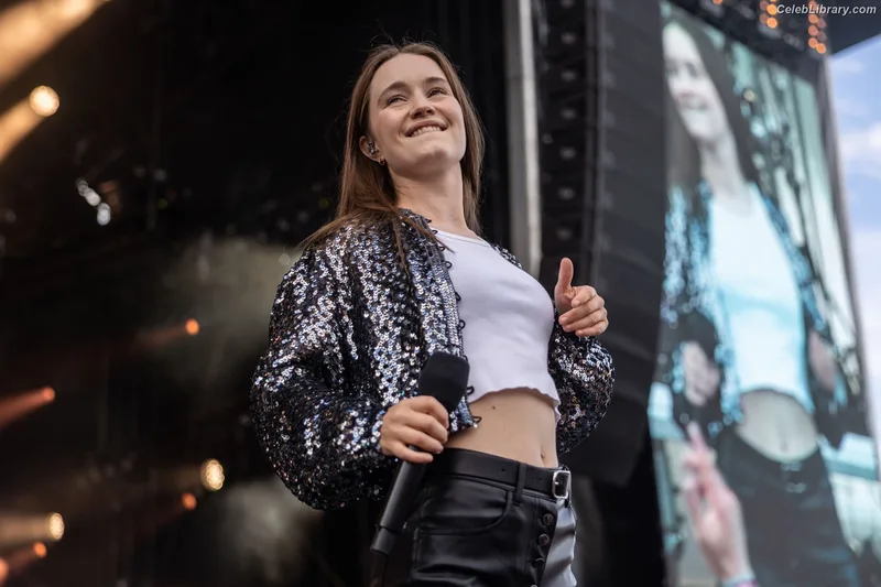 Sigrid Solbakk Raabe photo 10 of 599