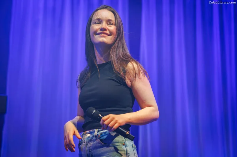 Sigrid Solbakk Raabe photo 20 of 599