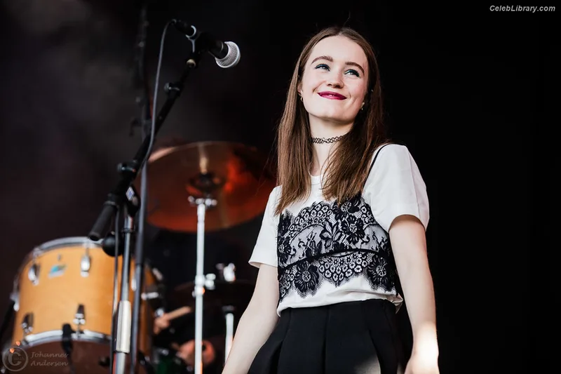 Sigrid Solbakk Raabe photo 1 of 599